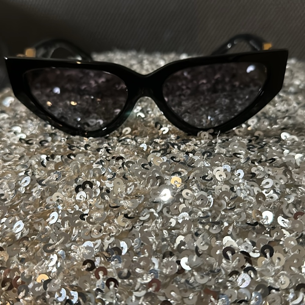 🔥Valentino Sunnies🔥